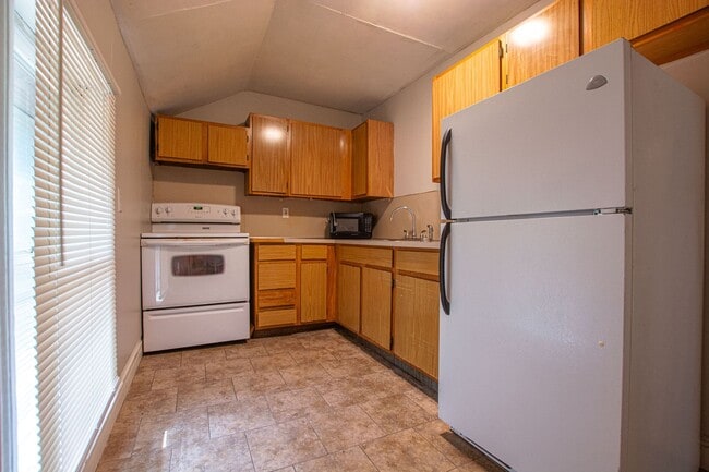 Building Photo - 6704 Binney St