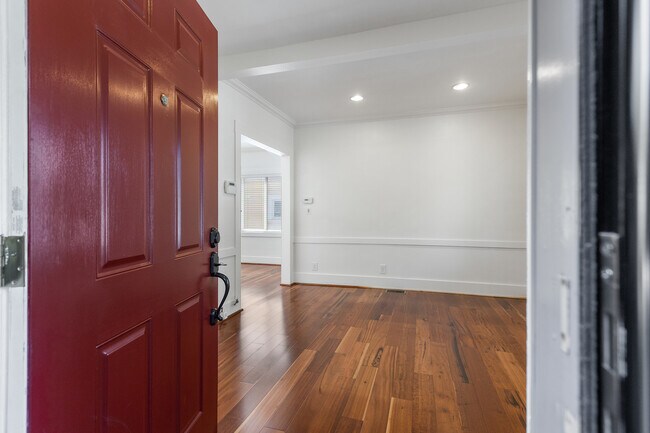 Building Photo - 4360 Howe St