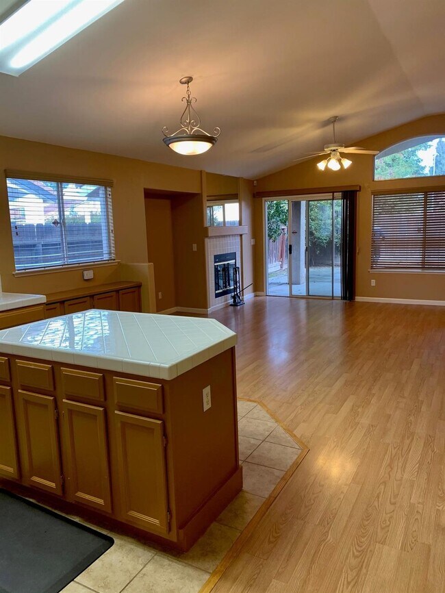 Foto del edificio - 5652 W Minarets Ave