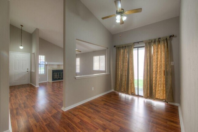 Foto del edificio - 11617 Pearwood Pl