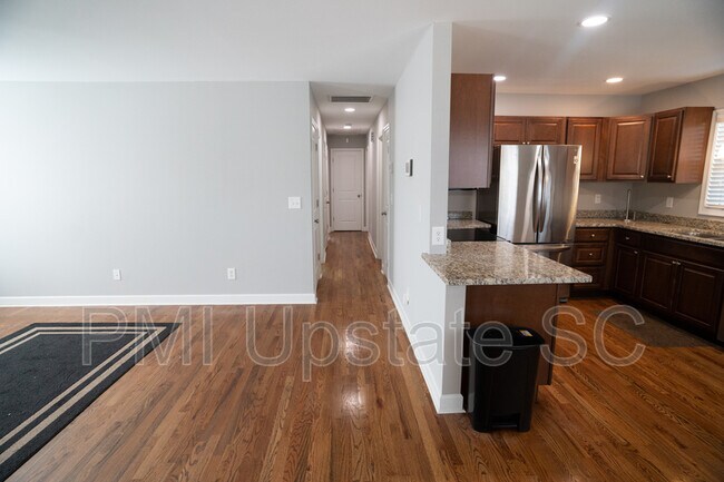 Foto del edificio - 318 Briarcliff Dr