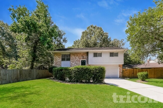 Building Photo - 8610 Pine Shores Dr
