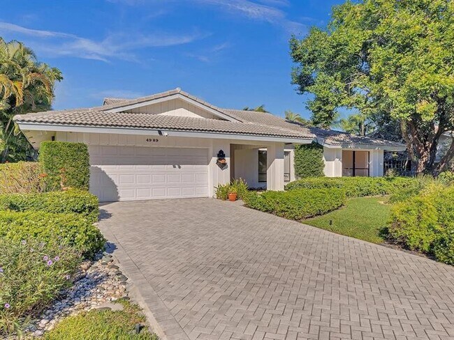 Foto del edificio - 4989 Pineview Cir