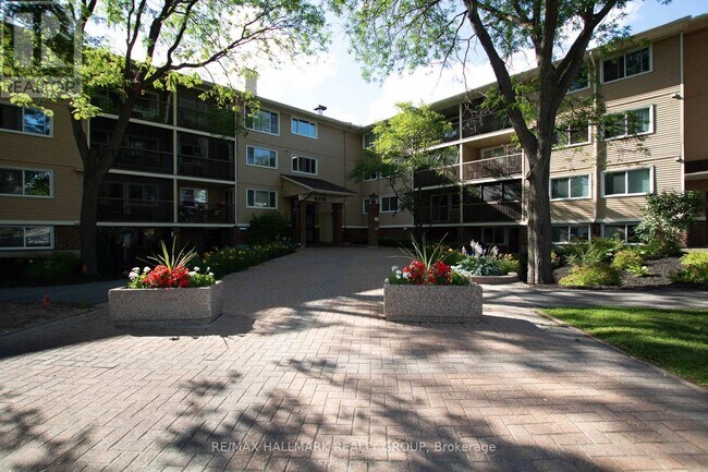 Photo du bâtiment - 6376-6376 Bilberry Dr
