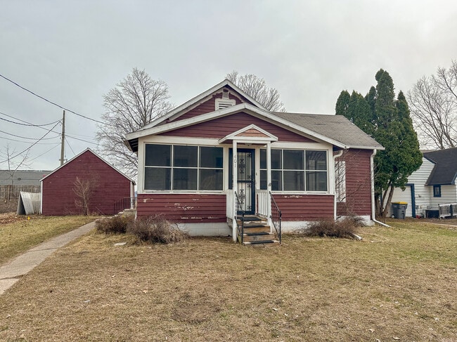 Building Photo - 401 S Oak St