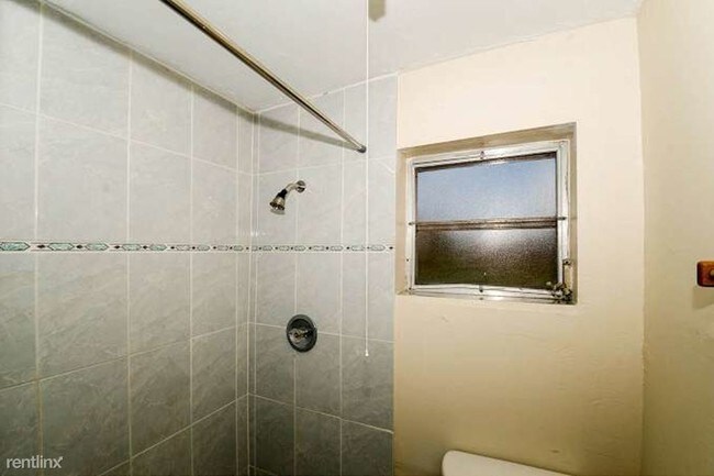 Building Photo - 3 br, 2 bath House - 2290 NW 74th Ave