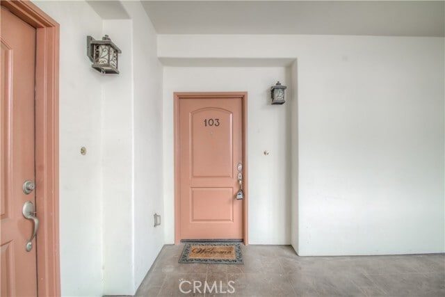 Foto del edificio - 4551 Coldwater Canyon Ave