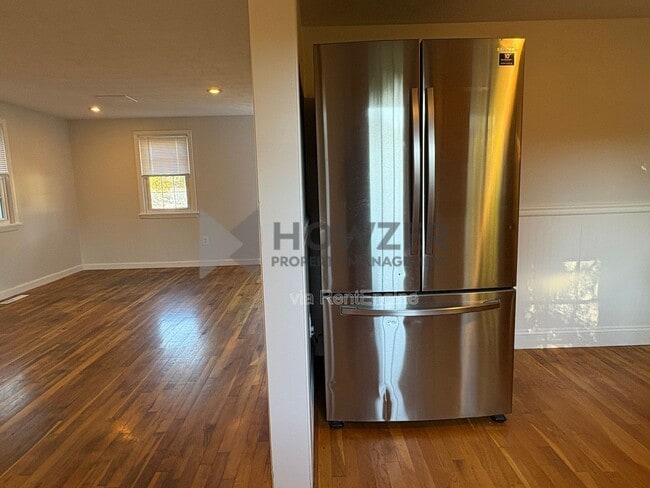 Building Photo - 4 Short Way