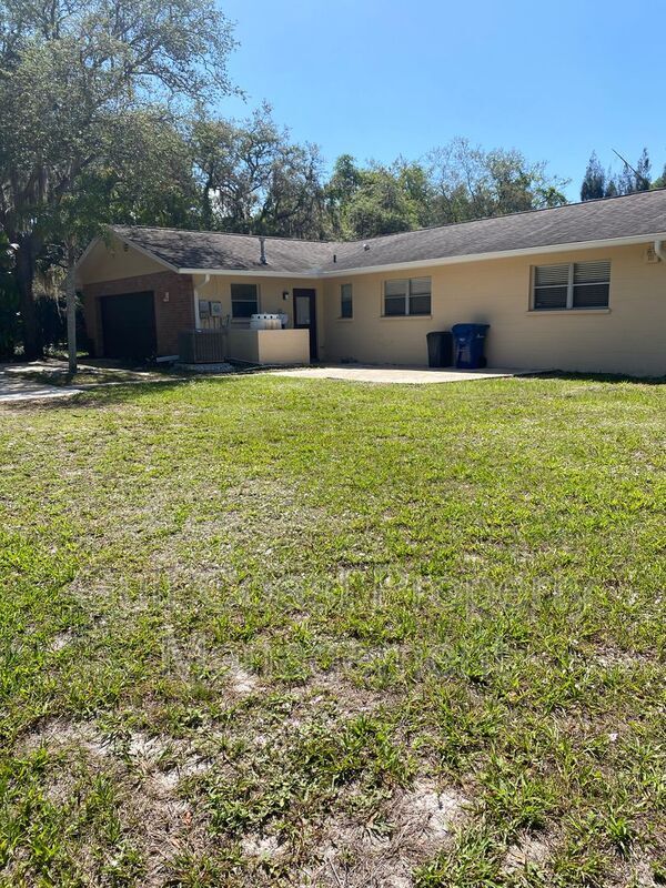 Building Photo - 5645 N Tuttle Ave