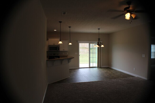 Foto del edificio - 4072 Corner Stroll Ln