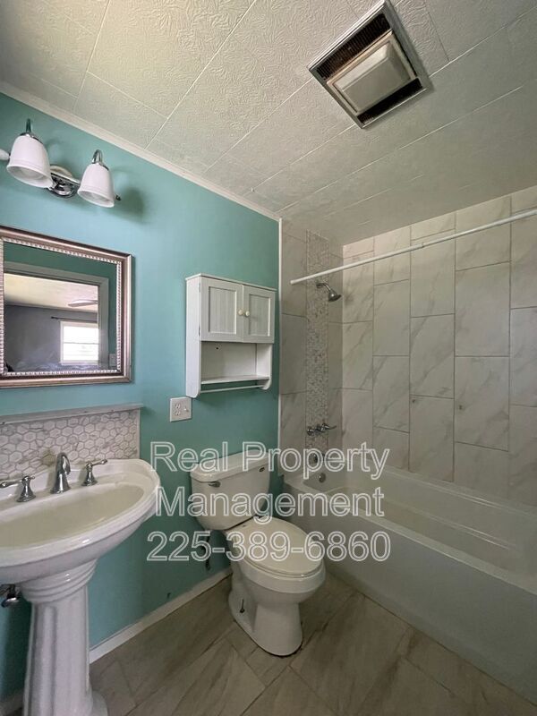 Foto del edificio - 18322 Eldon St