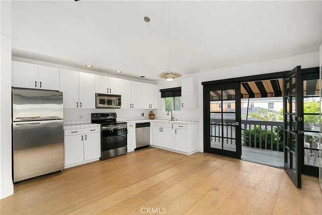 Kitchen and Dining Area - 335 Santa Ana Ave