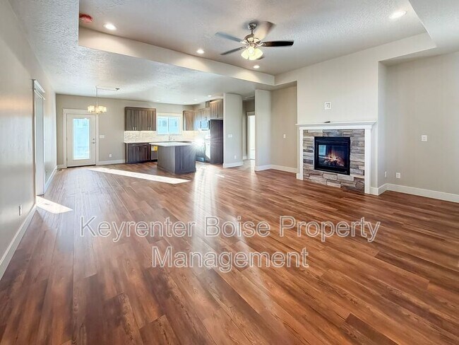 Foto del edificio - 4379 E Wedge St