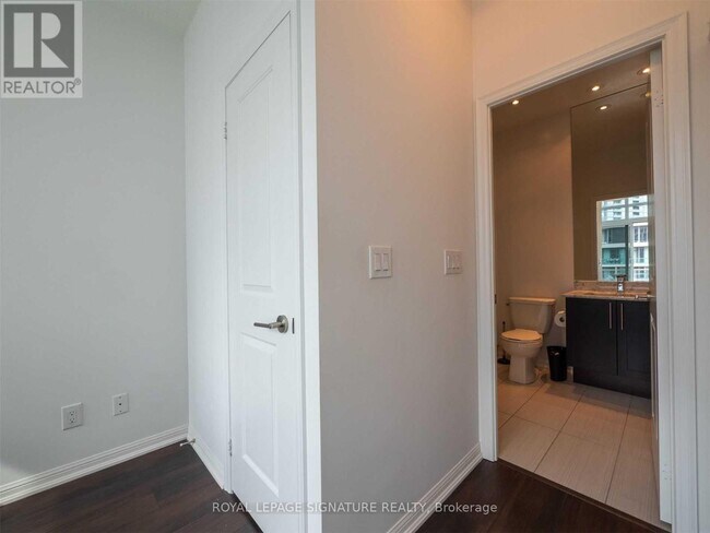 Building Photo - 35 Bastion St