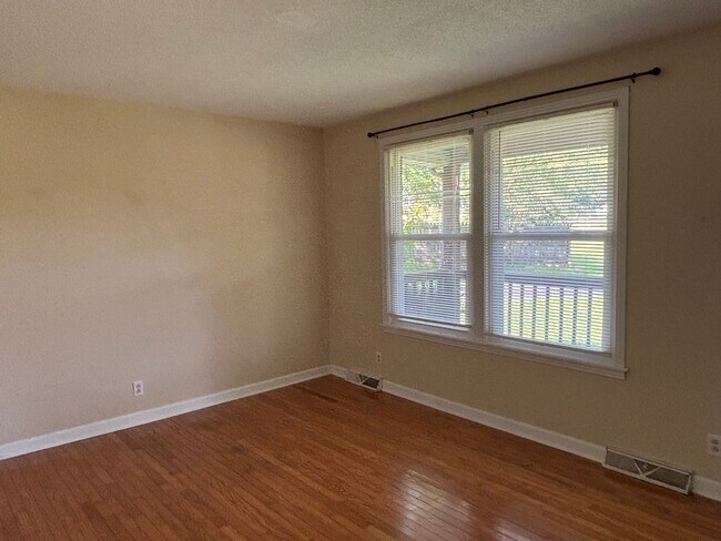Foto del edificio - 347 Lake Ct Dr