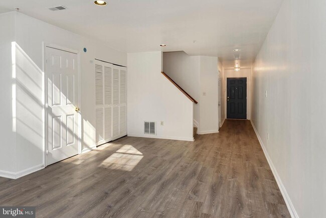 Foto del edificio - 43 Bank Spring Ct