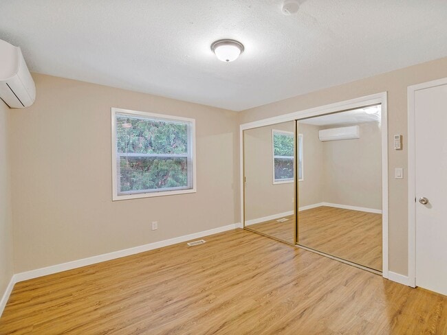 Building Photo - MID-CENTUTY MODERN 4 BEDROOM/2 BATH HOME-MUST SEE TO APPRECIATE!!