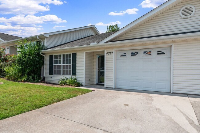 Building Photo - Updated One Level 2 Bedroom / 2 Full Bath ...