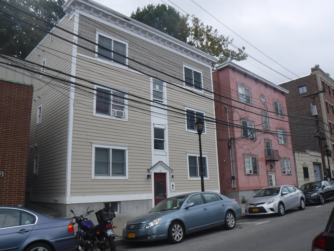 Primary Photo - 109 Southside Ave