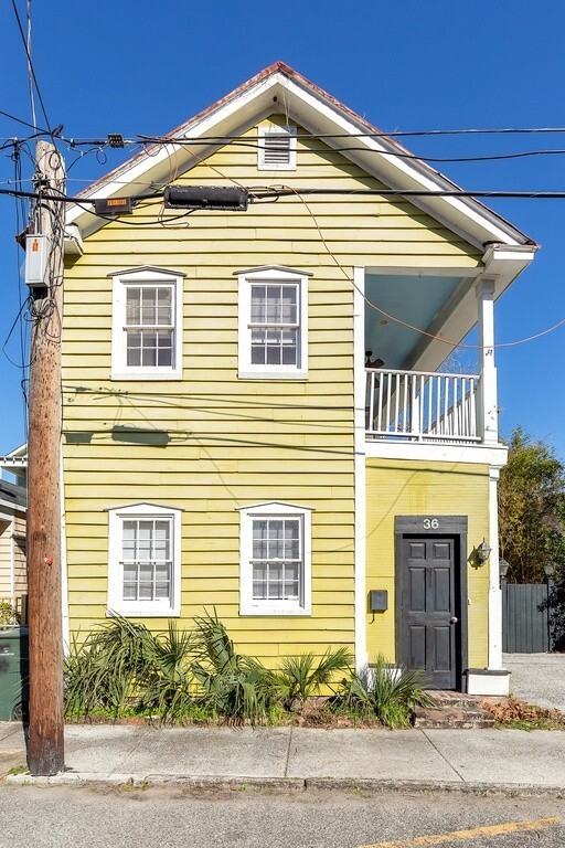 Building Photo - Charming Three bedroom Charleston Single F...