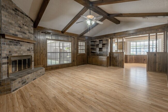 Foto del edificio - 14823 Stoneberg Ave