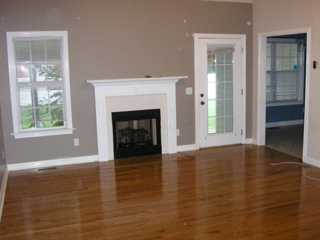 Building Photo - 1002 Angelica St