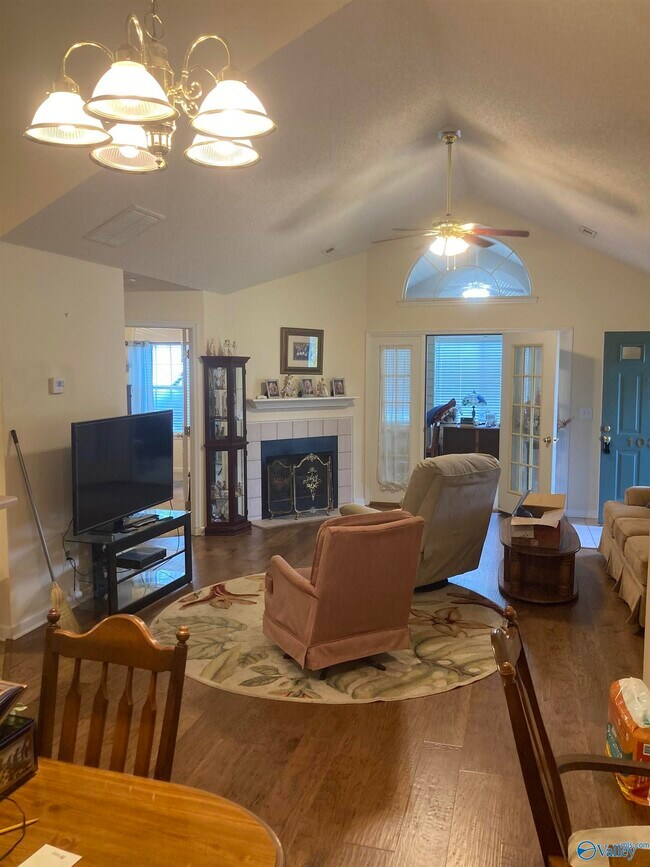 Building Photo - 1032 Cathedral Cir