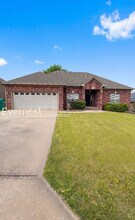 Building Photo - 2835 Plateau Dr