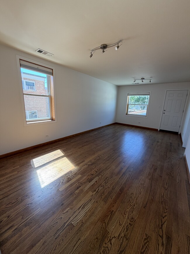 Building Photo - 5615 W Irving Park Rd