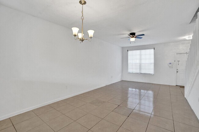 Building Photo - 757 NW 42nd Ave