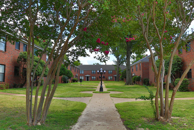 Foto del edificio - Courtyard @ 1161 Poplar