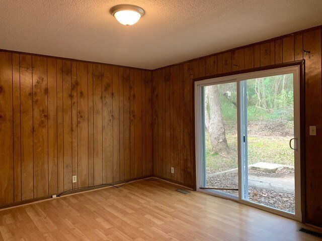 Foto del edificio - Nice Three Bedroom Home in NW