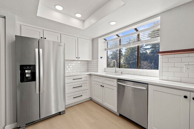 Foto del edificio - Amazing 2bed/1.5bath Condo Unit with Private Balcony in Meridian Park!
