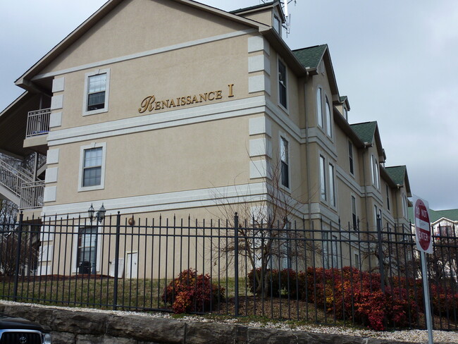 3 Bed Condo Reduced to only $1,199/BR (Was $1,490) - 3 Bed Condo Reduced to only $1,199/BR (Was $1,490)