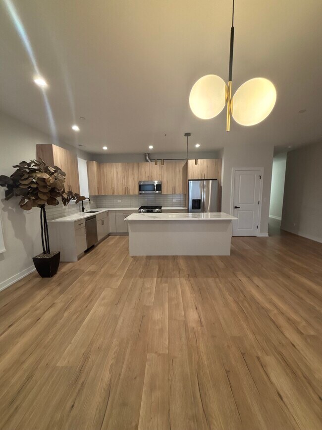 Foto del edificio - 6853 W Belmont Ave