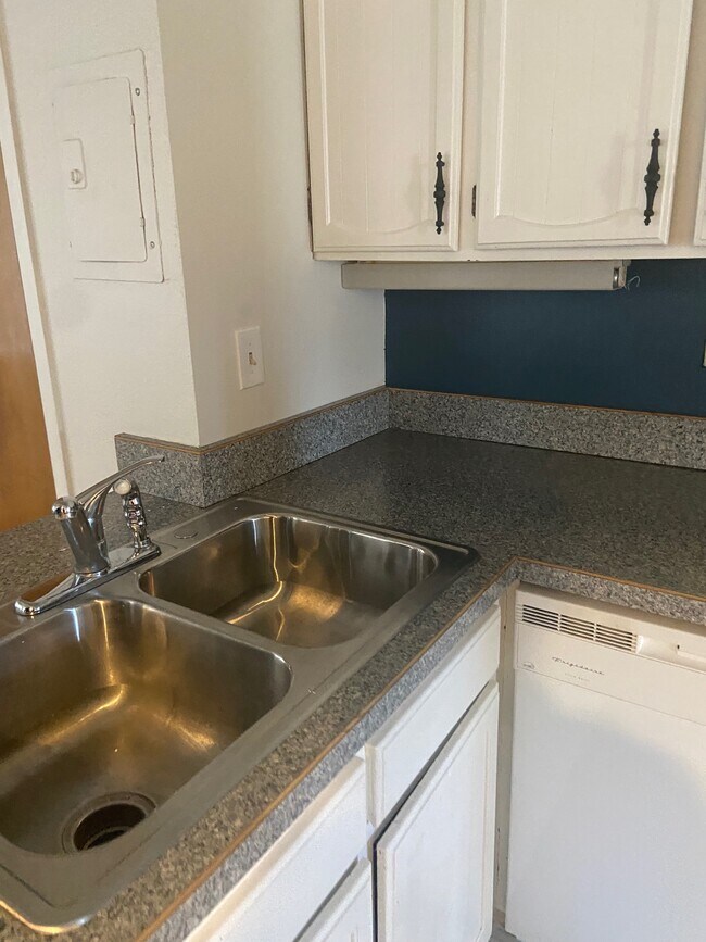 Foto del edificio - 590 Logan St