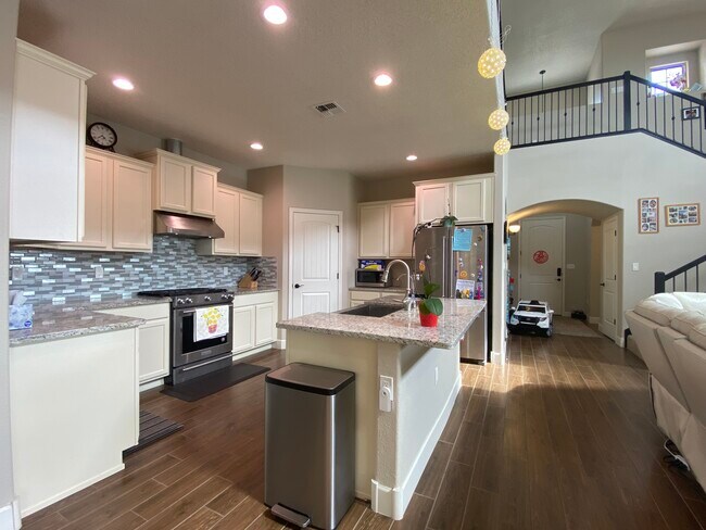 Building Photo - 8701 Desert Finch Ln NE
