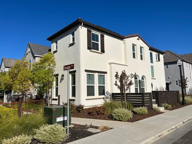 4 Bed / 3 Bath | Crocker Village Home Available Now - 4 Bed / 3 Bath | Crocker Village Home Available Now