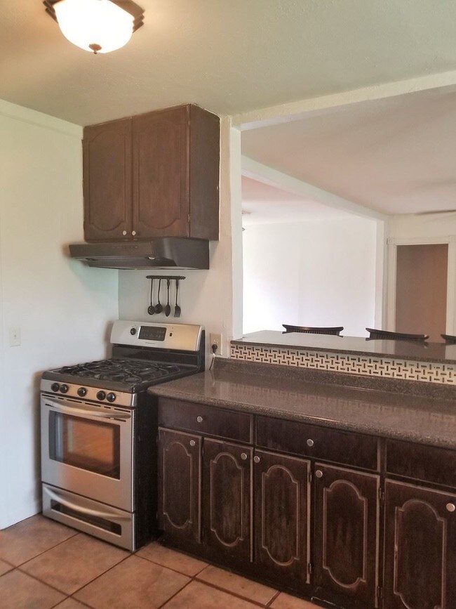 Building Photo - 1740 Bayou Dr