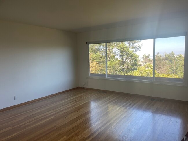 Building Photo - 191 Fernwood Dr