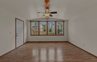 Building Photo - 928 E Land Pl