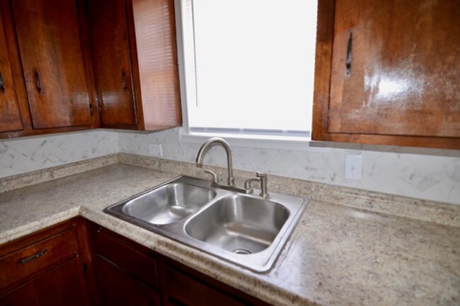 Foto del edificio - 4378 Dawson Dr