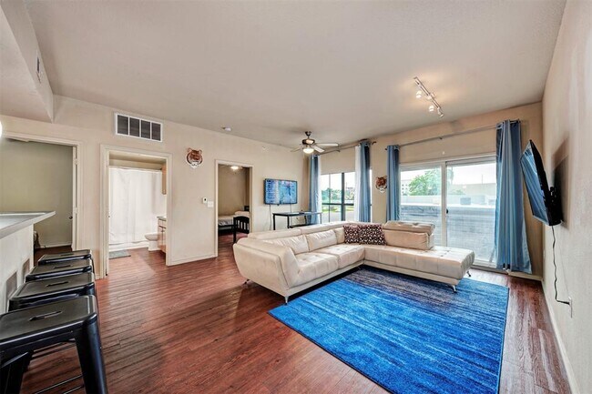 Foto del edificio - 5117 N Lamar Blvd