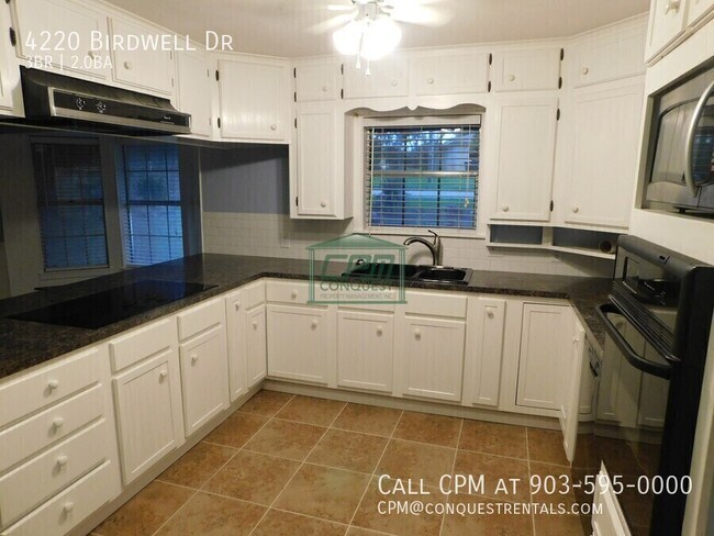 Foto del edificio - 4220 Birdwell Dr