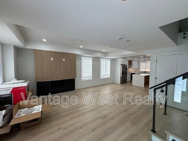 Building Photo - 748 Raymer Ave