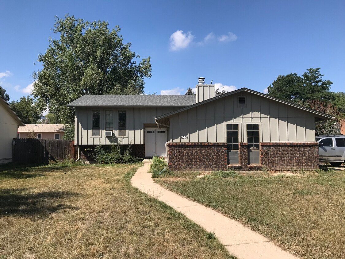 Foto principal - 1501 Cedarwood Dr