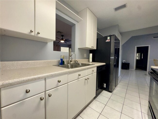 Building Photo - 13543 Longwood Ave