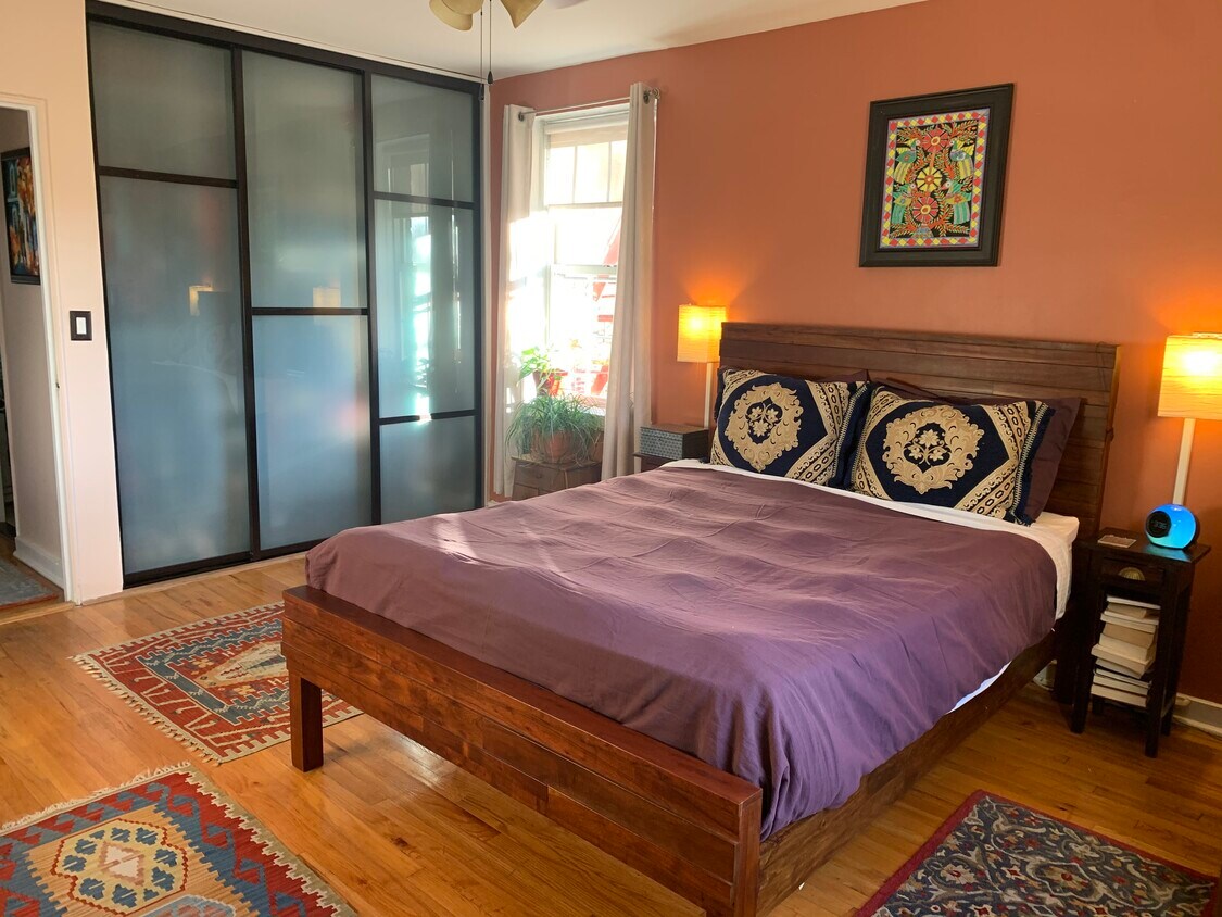 Habitación con armario empotrados - 8300 Boulevard E