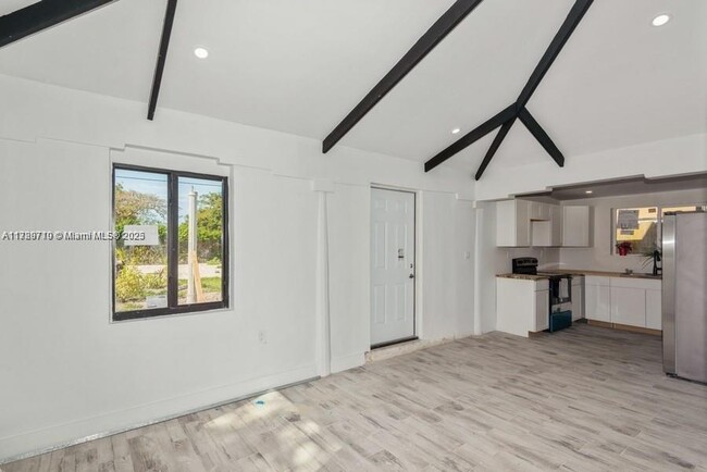 Foto del edificio - 2275 NW 30th St