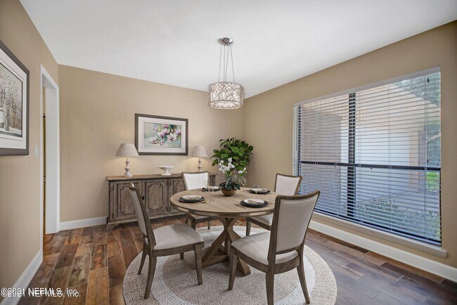 Foto del edificio - 4401 Cypress Creek Dr